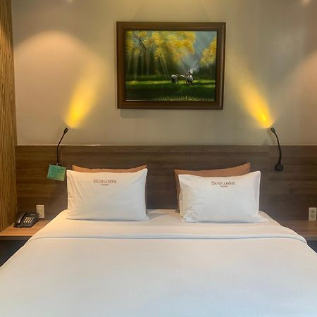 Sunflower Luxury Hotel Ho-Chi-Minh-Stadt Exterior foto